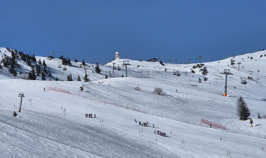 ЈАХОРИНА, 14. МАРТА /СРНА/ - На стази "Олимпик" на Јахорини данас и сутра се одржава такмичење у алпском скијању у оквиру Отвореног првенства Републике Српске које је окупило око 150 такмичара из региона.