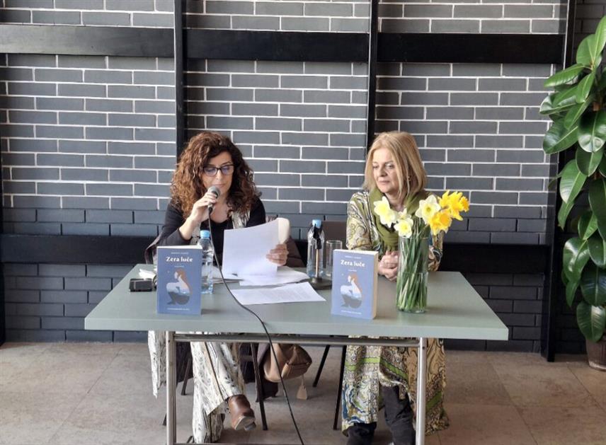 БИЛЕЋА, 15. МАРТА /СРНА/ - Роман Јасенке Лаловић "Зера луче", који говори о свјетлости која се проналази у најмрачнијим временима и која је посвета храбрости и вјери у добро без обзира на искушење, промовисан је данас у Дому културе "Јевто Дедијер" у Билећи.
