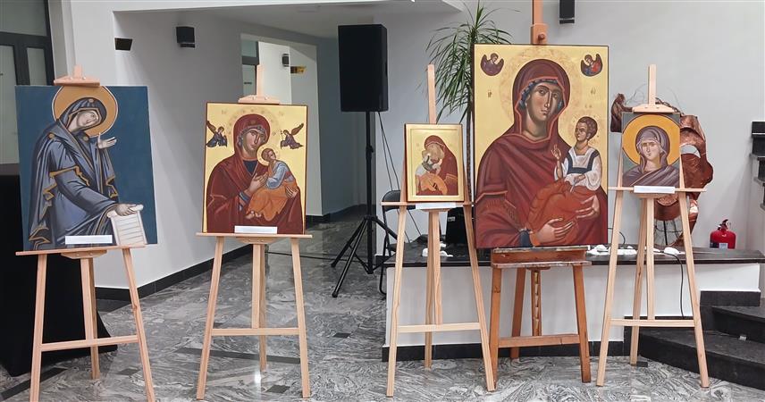 ИСТОЧНО НОВО САРАЈЕВО, 15. МАРТА /СРНА/ - У Источном Новом Сарајеву вечерас је отворена изложба радова полазника Школе иконописа Православног центра за младе Митрополије дабробосанске "Свети Петар Сарајевски" поводом обиљежавања 30 година од егзодуса Срба из Сарајева и 22 године од погрома Срба на Косову и Метохији.