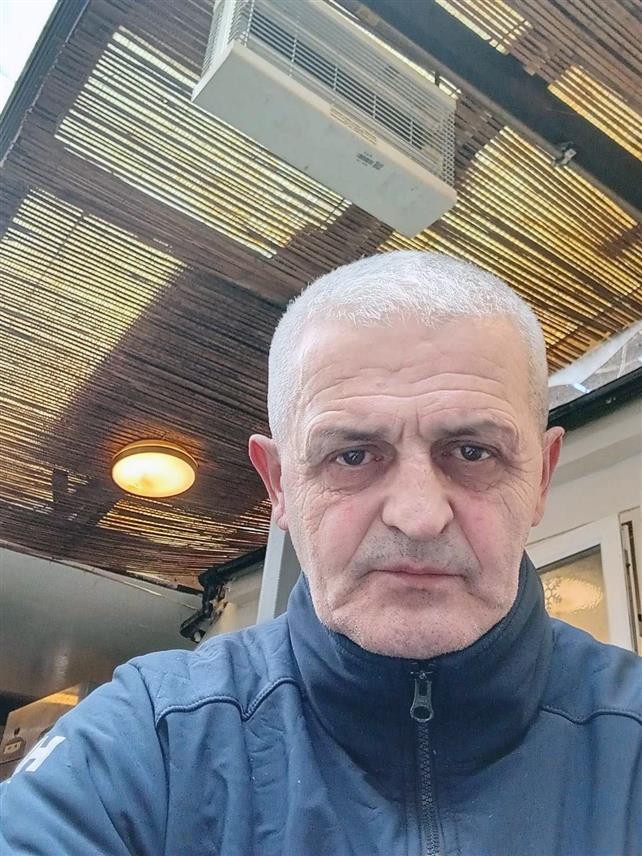 БЕОГРАД, 16. МАРТА /СРНА/ - Жељко Травица, којег хрватско правосуђе терети за наводне ратне злочине у Церићу и Мирковцима код Винковаца 1991. године, невин лежи у притвору у Осијеку, гдје пролази голготу, јер је недавно оперисан од карцинома и прима хемиотерапије, изјавио је Срни свједок одбране Небојша Веселиновић.