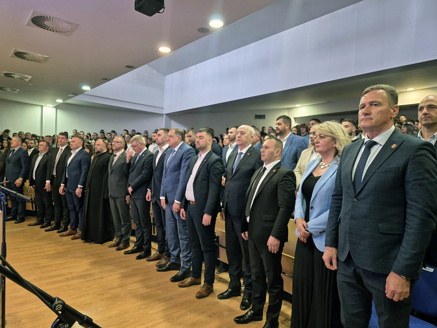 ПАЛЕ, 16. МАРТА /СРНА/ - Студентска конференција о 30 година од егзодуса сарајевских Срба почела је на Економском факултету на Палама, уз учешће министара у Влади Републике Српске, предсједника СНСД-а Милорада Додика и око 500 студената Универзитета у Источном Сарајеву.