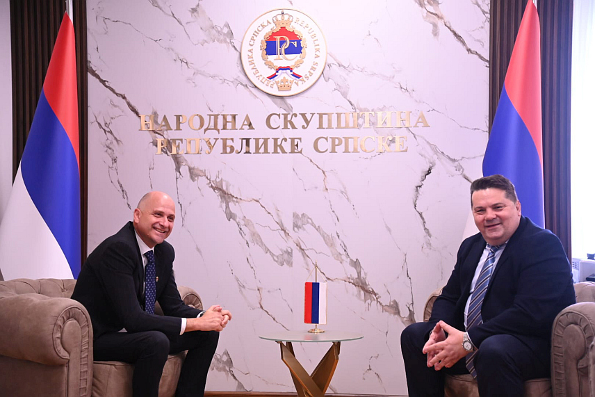 БАЊАЛУКА, 16. МАРТА /СРНА/ - Предсједник Народне скупштине Републике Српске Ненад Стевандић данас је у Бањалуци разговарао са мађарским амбасадором у БиХ Кристијаном Пошом.