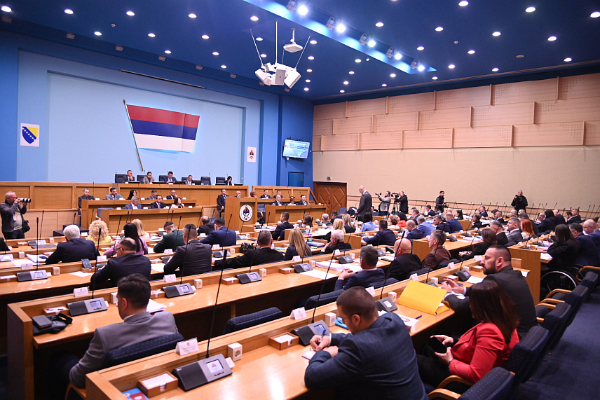 БАЊАЛУКА, 17. МАРТА /СРНА/ - Посебна сједница Народне скупштине Републике Српске у Бањалуци о резолуцији о осуди и забрани промовисања и величања идеологије и симбола Независне Државе Хрватске /НДХ/ и усташке, нацистичке и фашистичке идеологије и симбола.