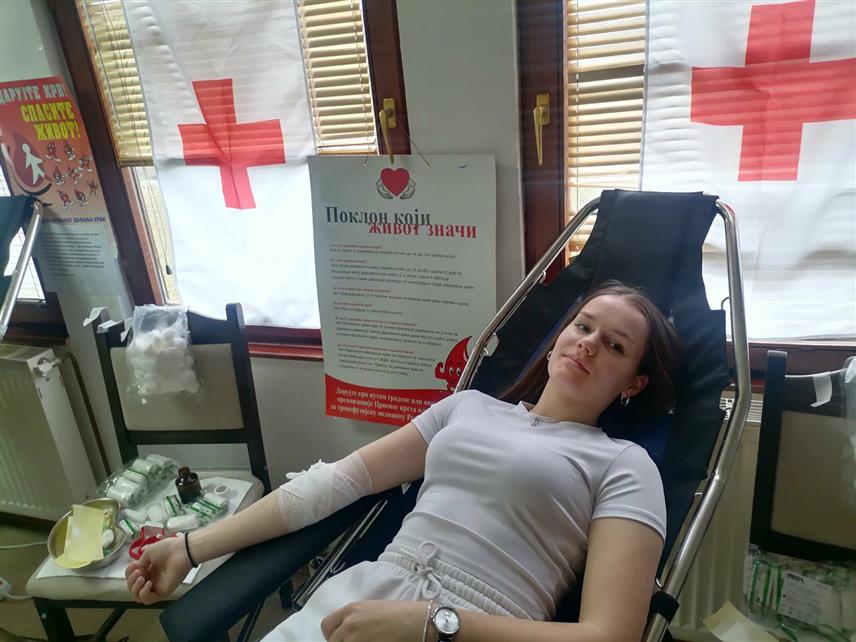 КРУПА НА УНИ, 17. МАРТА /СРНА/ - У првој овогодишњој акцији добровољног давања крви одржаној данас у Доњем Дубовику, административном центру општине Крупа на Уни, прикупљене су 32 дозе драгоцјене течности.