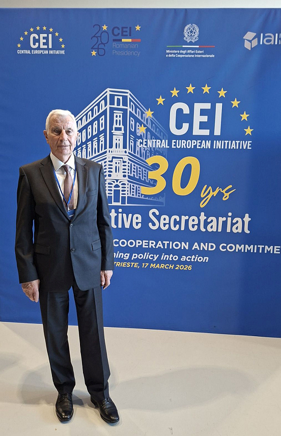 САРАЈЕВО/ТРСТ, 17. МАРТА /СРНА/ - Предсједавајући Делегације Парламентарне скупштинe БиХ у Парламентарној скупштини Централноевропске иницијативе /ЦЕИ/ Средоје Новић учестовао је у Tрсту на обиљежавању 30 година од оснивања Извршног секретаријата ЦЕИ.