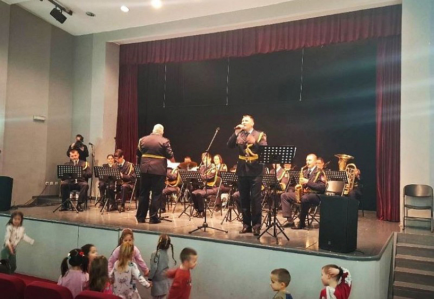 ФОЧА, 17. МАРТА /СРНА/ - Полицијски оркестар Министарства унутрашњих послова Републике Српске одржао је концерт за ученике основних школа из Фоче поводом Дана полиције - 4. априла.