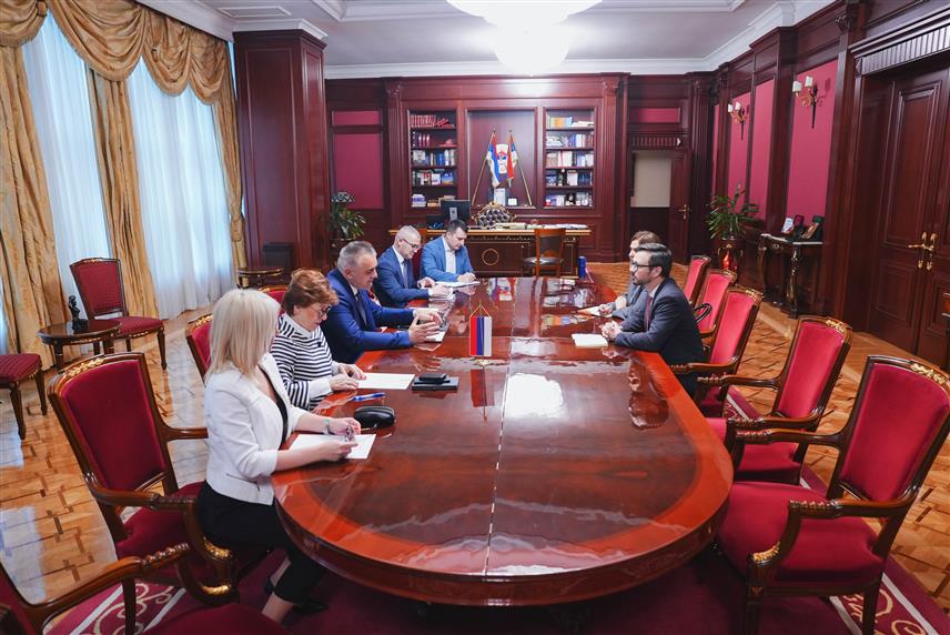 БАЊАЛУКА, 17. МАРТА /СРНА/ - Предсједник Владе Републике Српске Саво Минић и министар финансија Зора Видовић, у техничком мандату, састали су се данас у Бањалуци са резидентним представником ММФ-а у БиХ Андреасом Тудиком.