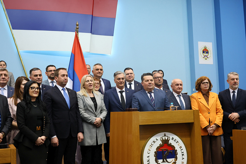 БАЊАЛУКА, 17. МАРТА /СРНА/ - Народна скупштина Републике Српске изгласала је вечерас нову Владу Републике Српске премијера Саве Минића, која је истог састава као и претходна. Након гласања о избору Владе Српске, чланови Владе положили су свечану заклетву. /Фото - Борислав Здриња/