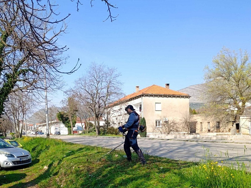 TРЕБИЊЕ, 18. МАРTА /СРНА/ - У Tребињу је у току интензивније уређење јавних површина.