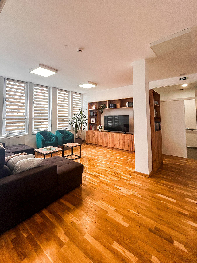 ХАН ПИЈЕСАК, 18. МАРТА /СРНА/ - Дом за старија лица Хан Пијесак, капацитета 28 мјеста, почеће са радом 1. априла, изјавила је Срни вршилац дужности директора Ивана Максимовић.