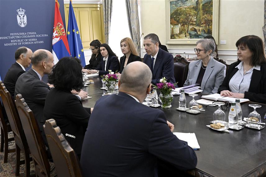БЕОГРАД, 19. МАРТА /СРНА/ - Министар спољних послова Србије Марко Ђурић на састанку са шефом Унимика Петером Дуеом.