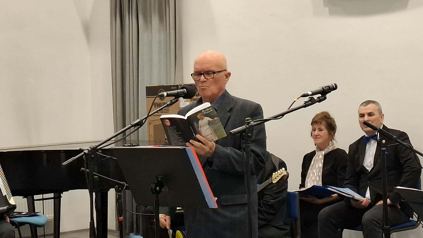 НОВИ ГРАД, 19. МАРТА /СРНА/ - Ансамбл "Бањалучки вез" одржао је вечерас концерт у Новом Граду гдје је пред публиком извео старе народне пјесме, али и забавне и староградске.