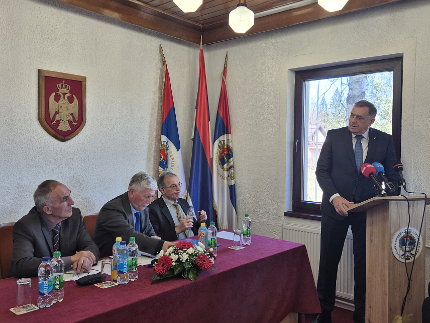 ПАЛЕ, 1. МАРТА /СРНА/ - Предсједник СНСД-а Милорад Додик у обраћању присутнима на Скупштини Асоцијације "Ствараоци Републике Српске" која се одржава на Палама.