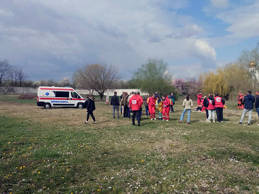 БИЈЕЉИНА, 20. МАРТА /СРНА/ - Градска организација Црвеног крста Бијељина угостила је делегацију Црвеног крста Косова и Метохије и данас за њих извела показну вјежбу одговор на катастрофе са симулацијом спасавања утопљеника из поплава, евакуације и тријаже и саобраћајне несреће.