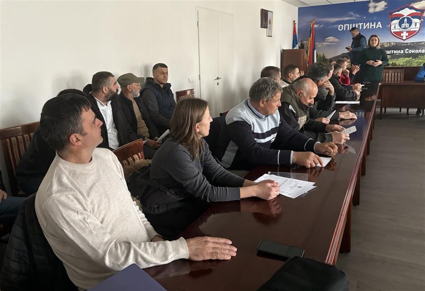 СОКОЛАЦ, 20. МАРТА /СРНА/ - На Сокоцу је данас одржан састанак чланова новооснованог регионалног Удружења узгајивача оваца и коза "Романијско руно" са професорима Пољопривредног факултета у Бањалуци на којем је истакнута важност унапређења сточарства кроз узгојно-селекциони рад.