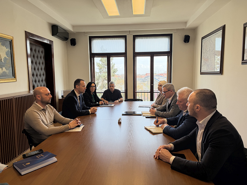 БЕОГРАД, 20. МАРТА /СРНА/ - Србија је започела преговоре са партнерима из Уједињених Арапских Емирата о новим инвестицијама у области наводњавања вриједним око 300 милиона долара.