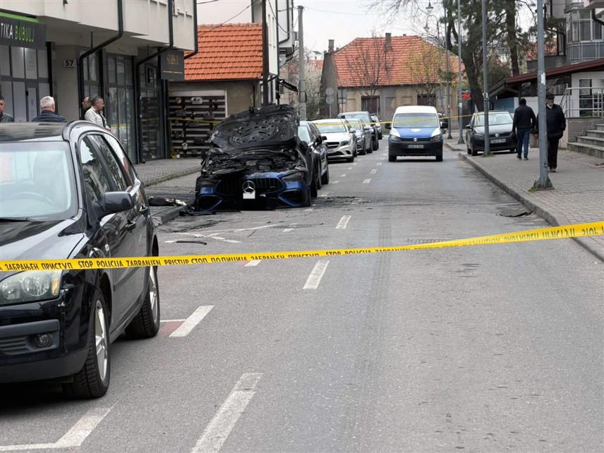 БИЈЕЉИНА, 20. МАРТА /СРНА/ - У центру Бијељине ноћас је дошло до пожара на три аутомобила, саопштено је из бијељинске Полицијске управе.