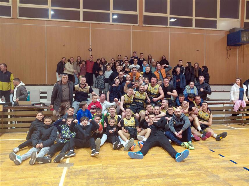 ВЛАСЕНИЦА, 21. МАРТА /СРНА/ – Кошаркаши "Јуришника" из Власенице синоћ су побиједили екипу "Братунца" у одлучујућој утакмици посљедњег кола Друге лиге - Центар резултатом 63: 56.