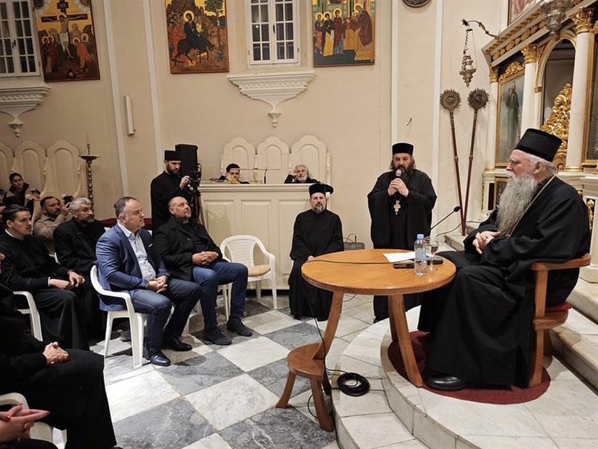 ПОДГОРИЦА, 22. МАРТА /СРНА/ - Његово високопреосвештенство митрополит црногорско-приморски Јоаникије на предавању које је одржао у Цркви Светог Спаса у Херцег Новом на тему "У навечерје васкрсења".