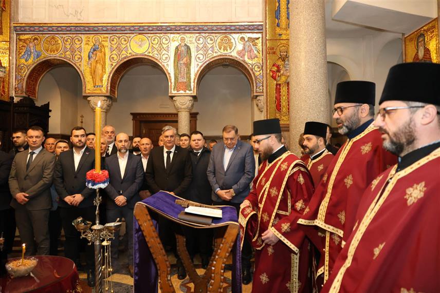 БАЊАЛУКА, 24. МАРТА /СРНА/ - У Храму Христа Спаситеља у Бањалуци у току је парастос за жртве НАТО бомбардовања Републике Српске Крајине, Републике Српске и Савезне Републике Југославије /СРЈ/, којем присуствују званичници Српске. / фото: Борислав Здриња/