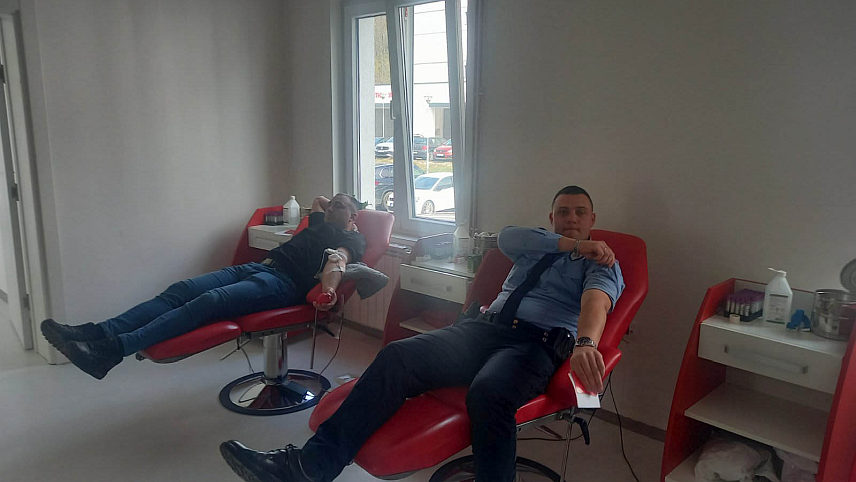 ИСТОЧНО САРАЈЕВО, 24. МАРТА /СРНА/ - Припадници Полицијске управе Источно Сарајево, њих 68, добровољно су дали крв поводом 4. априла – Дана полиције Републике Српске.