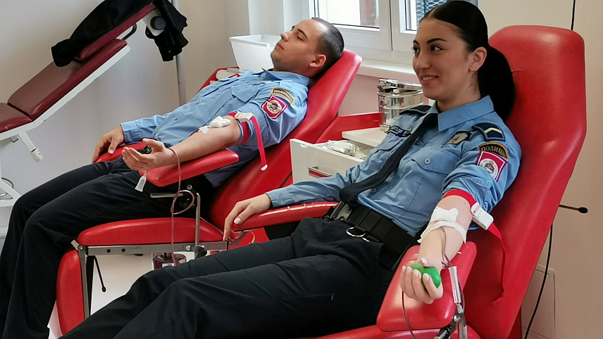 ДОБОЈ, 24. MAРТА /СРНА/ - Припадници Полицијске управе Добој, њих 70, данас и сутра ће добровољно дати крв у оквиру обиљежавања Дана полиције Републике Српске, 4. априла.