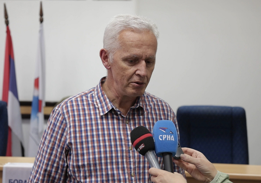 ПАЛЕ, 25. МАРТА /СРНА/ - Предсједник Скупштине Борачке организације Пале Радосав Живковић у обраћању новинарима.