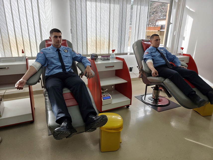 БИЈЕЉИНА, 26. МАРТА /СРНА/ - Акција добровољног даривања крви у Бијељини, организована поводом Дана полиције, 4. априла, показује да су полицијски службеници у Републици Српској увијек спремни да реагују како би помогли грађанима.