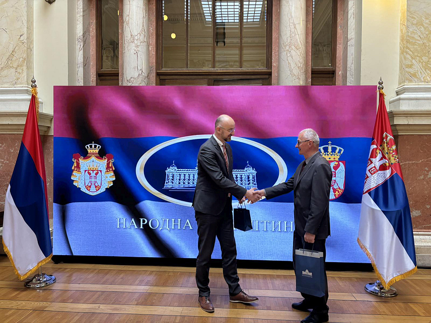 БЕОГРАД, 26. МАРТА /СРНА/ - Предсједник Парламентарног форума Србија - Република Српска Срђан Мазалица рекао је да сарадња парламентараца Србије и Српске има своје конкретне резултате и симболичан значај, те да се редовно делегирају важна питања.