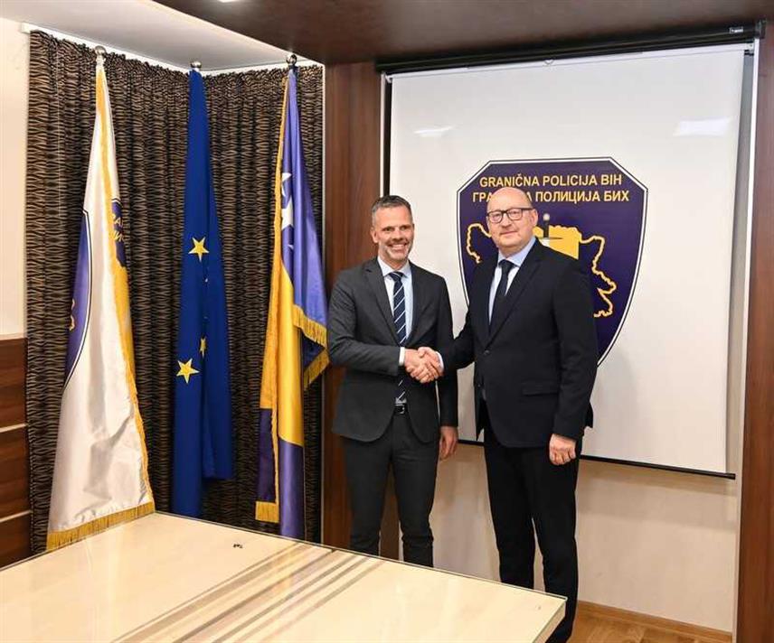 САРАЈЕВО, 26. МАРТА /СРНА/ - Директор Граничне полиције БиХ Мирко Купрешаковић на састанку у Сарајеву са данским амбасадором у БиХ Агеом Сандалом Мелером.