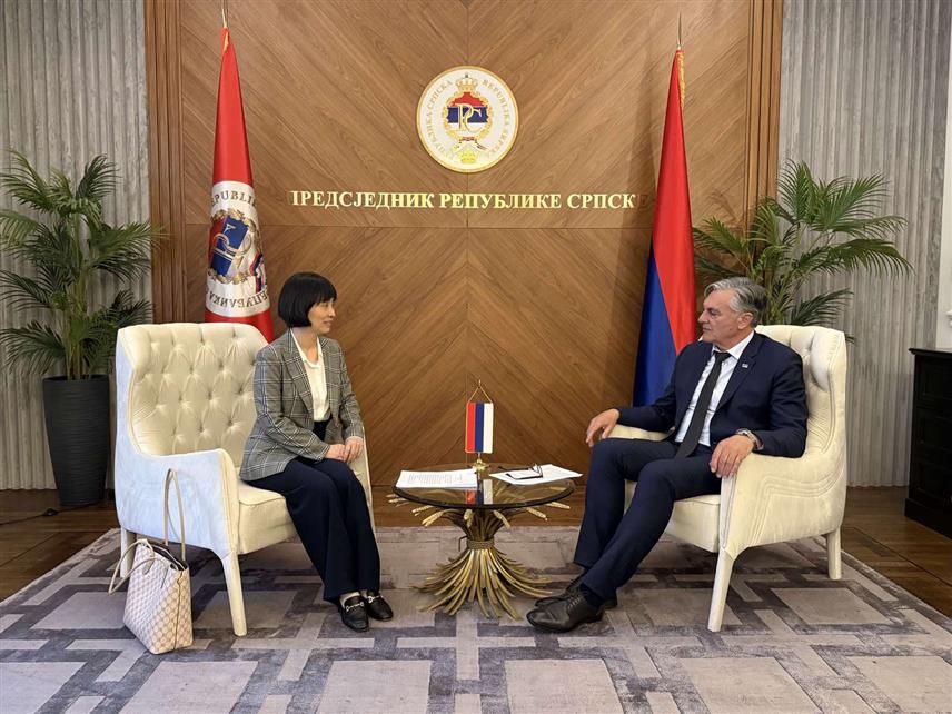 БАЊАЛУКА, 27. МАРТА /СРНА/ - Предсједник Републике Српске Синиша Каран на састанку у Бањалуци са амбасадором Кине у БиХ Ли Фан.