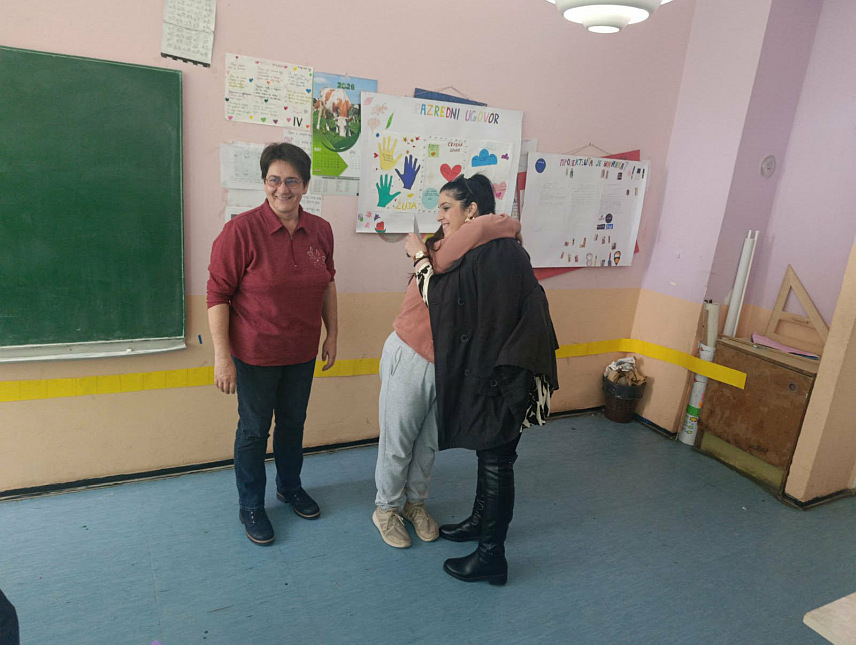 СРБАЦ, 27. МАРТА /СРНА/ - Гест учитељице Основне школе "Доситеј Обрадовић" у Разбоју у општини Србац Жељке Сорајић, која је ученици из подручне школе у Кукуљама уплатила цјелокупан износ за одлазак у школу природе у Требињу, доказ је великог срца и инспирација да се свако потруди да постане бољи човјек.