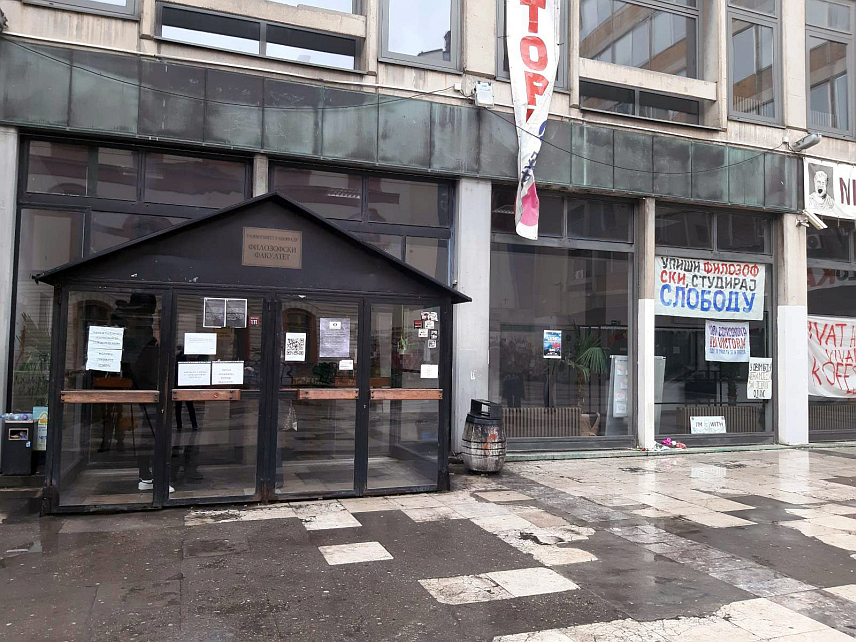 БЕОГРАД, 27. МАРТА /СРНА/ - Предсједник Србије Александар Вучић очекује да истрага пружи одговоре о трагичној смрти дјевојке на Филозофском факултету у Београду, те да је надлежни органи спроведу у складу са законом.