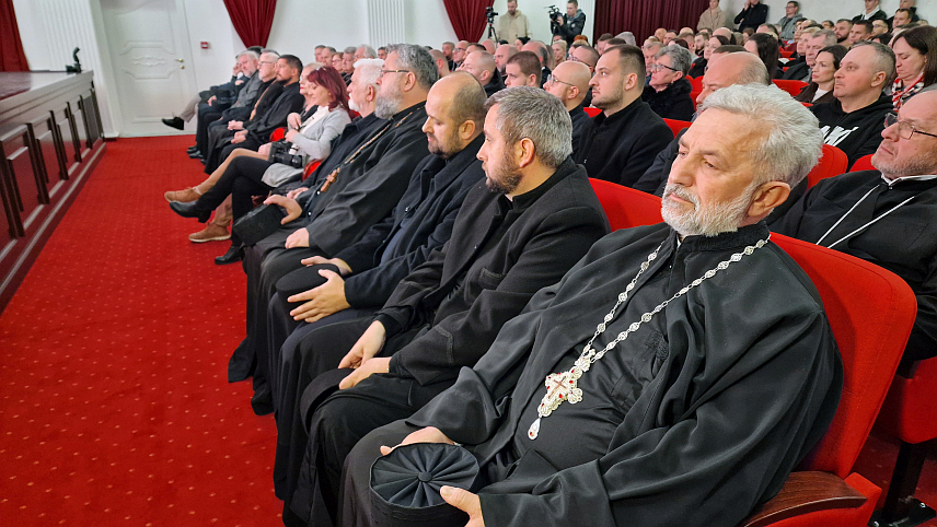 БРЧКО, 27. МАРТА /СРНА/ - У Брчком је вечерас приказан документарни филм "Јасеновац", аутора Данка Р. Васовића, који открива до сада невиђене усташке филмске записе и њемачке документе који директно потврђују размјере геноцида над Србима на Козари и у Јасеновцу.