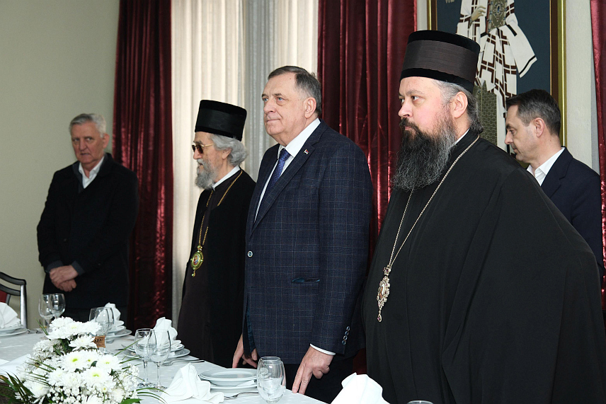 БАЊАЛУКА, 28. МАРТА /СРНА/ - Лидер СНСД-а Милорад Додик на ручаку са митрополитом Јефремом и свештенством Митрополије у Парохијском дому при Храму Свете Тројице.