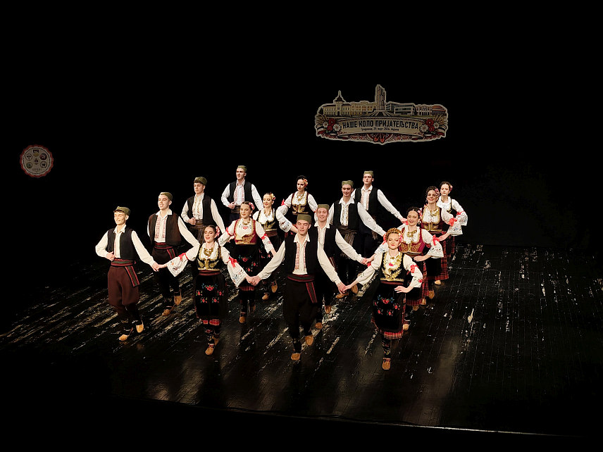 ГРАДИШКА, 29. МАРТА /СРНА/ - Шест културно-умјетничких друштава са подручја Градишке, Лакташа, Српца, Бањалуке, Приједора и Дервенте наступило је данас у градишком Културном центру на првом концерту извођачких ансамбала под називом "Наше коло пријатељства".