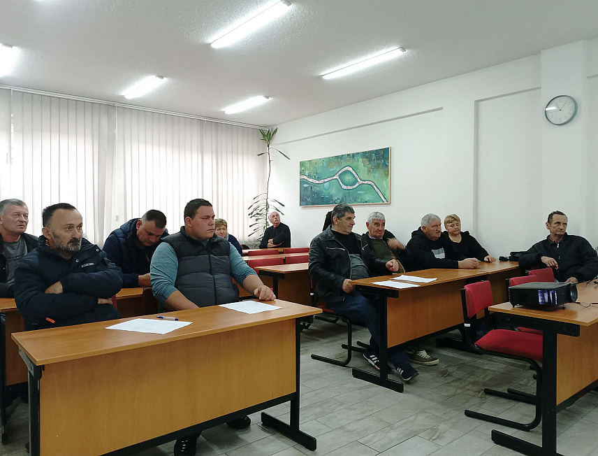 НОВИ ГРАД, 2. МАРТА /СРНА/ - Пољопривредна задруга "Агровип" са сједиштем у Бањалуци почела је данас потписивање уговора за кооперантску производњу краставаца корнишона.