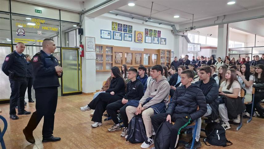 ПРИЈЕДОР, 2. МАРТА /СРНА/ - Полицијска управа Приједор организовала је данас промоцију Средње школе унутрашњих послова за ученике других разреда средњих школа у Приједору.