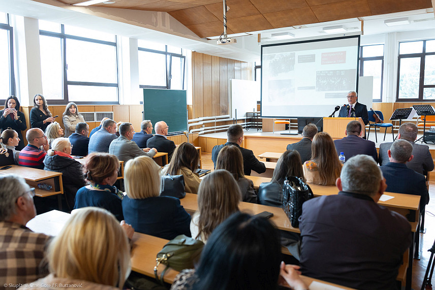 НИКШИЋ, 2. МАРТА /СРНА/ - У Никшићу је данас почела манифестација "Март - мјесец српског језика и књижевности". На свечаној академији поводом отварања манифестације обратио се предсједник Скупштине Црне Горе Андрија Мандић.