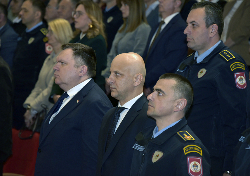 БАЊАЛУКА, 30. МАРТА /СРНА/ - Министарство унутрашњих послова Републике Српске организовало је свечаност поводом Дана Средње школе унутрашњих послова којој су присуствовали министар унутрашњих послова Жељко Будимир и директор полиције Српске Синиша Кострешевић.