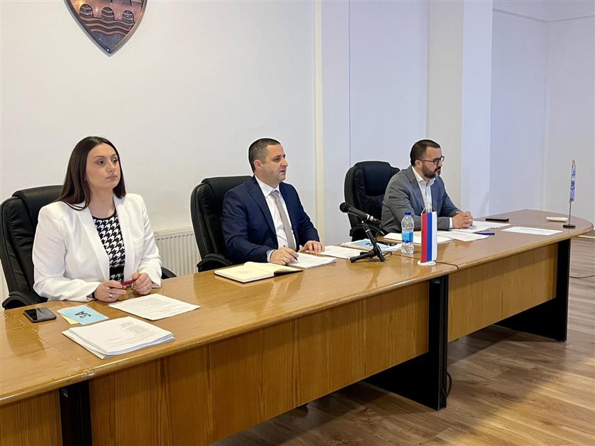 КОЗАРСКА ДУБИЦА, 30. МАРТА /СРНА/ - Скупштина општине Козарска Дубица усвојила је данас Стратегију запошљавања до 2031. година, те одлуку о повећању студентских стипендија са 150 на 200 КМ.