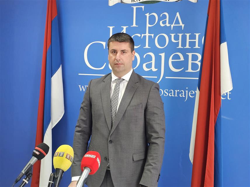 ИСТОЧНО НОВО САРАЈЕВО, 31. МАРТА /СРНА/ - Начелник општине Источно Ново Сарајево Јован Катић на конференцији за новинаре.
