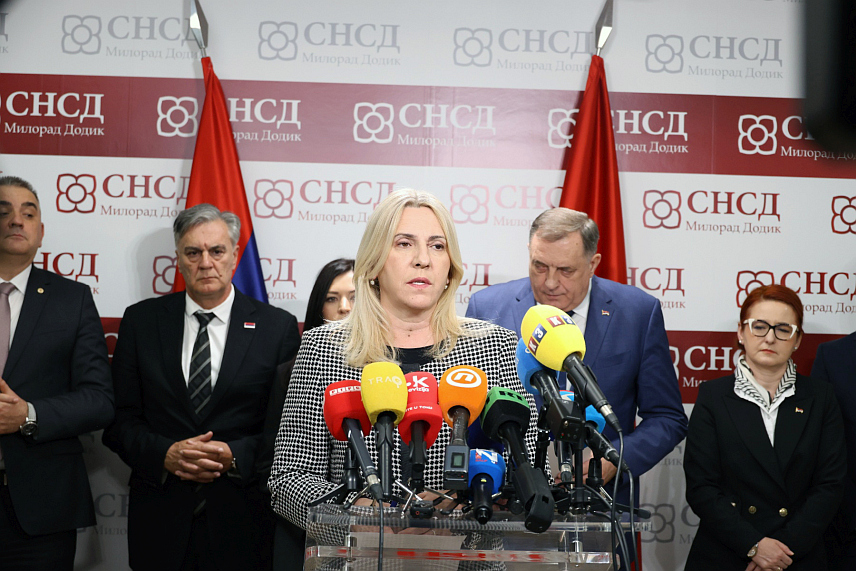 БАЊАЛУКА, 31. МАРТА /СРНА/ -Потпредсједник СНСД-а Жељка Цвијановић изјавила је да су више него евидентни помаци у међународним активностима које је начинио тим ове странке и истакла да је су свим земљама које имају реалан приступ БиХ изграђени чврсти мостови сарадње. /фото: Борислав Здриња/