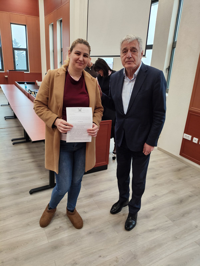 БРАТУНАЦ, 31. МАРТА /СРНА/ - Начелник општине Братунац Лазар Продановић данас је уручио рјешења о новчаним подстицајима родитељима 27 новорођене дјеце у прва три мјесеца ове године из ове локалне заједнице.