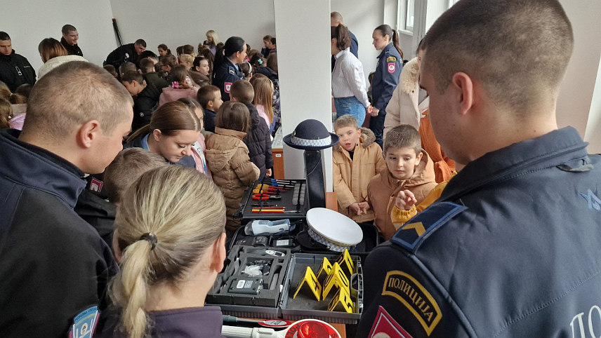 ПРИЈЕДОР, 31. МАРТА /СРНА/ - Полицијска управа Приједор организовала је Дан отворених врата за најмлађе суграђане, поводом Дана полиције, 4. априла.