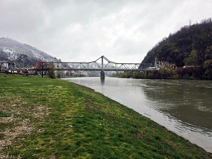 ЗВОРНИК, 31. МАРТА /СРНА/ - На подручју Зворника све ријеке су у коритима и нема опасности од изливања, саопштено је данас из градске Службе цивилне заштите.