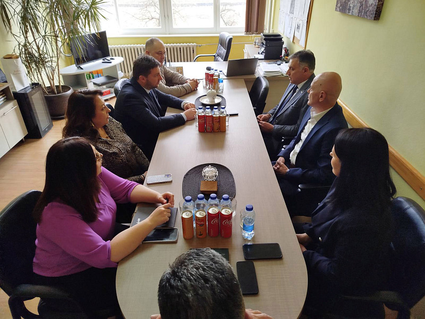 РОГАТИЦА, 4. МАРТА /СРНА/ – Министар просвјете и културе Републике Српске Боривоје Голубовић разговарао је данас са начелником општине Рогатица Нинославом Прелићем.