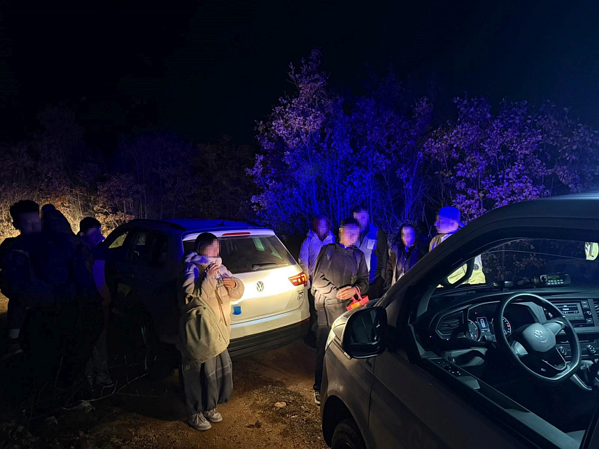 САРАЈЕВО, 4. МАРТА /СРНА/ – Припадници Граничне полиције БиХ у граничном појасу на подручју Посушја спријечили су кријумчарење девет страних држављана, за шта је осумњичено лице чији су иницијали Т.Ђ.