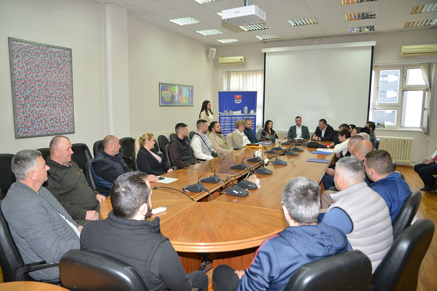 ПРИЈЕДОР, 4. МАРТА /СРНА/ - У Градској управи Приједора данас су потписани уговори са 33 корисника програма запошљавања и самозапошљавања за 2025. годину, саопштено је данас из ове управе.