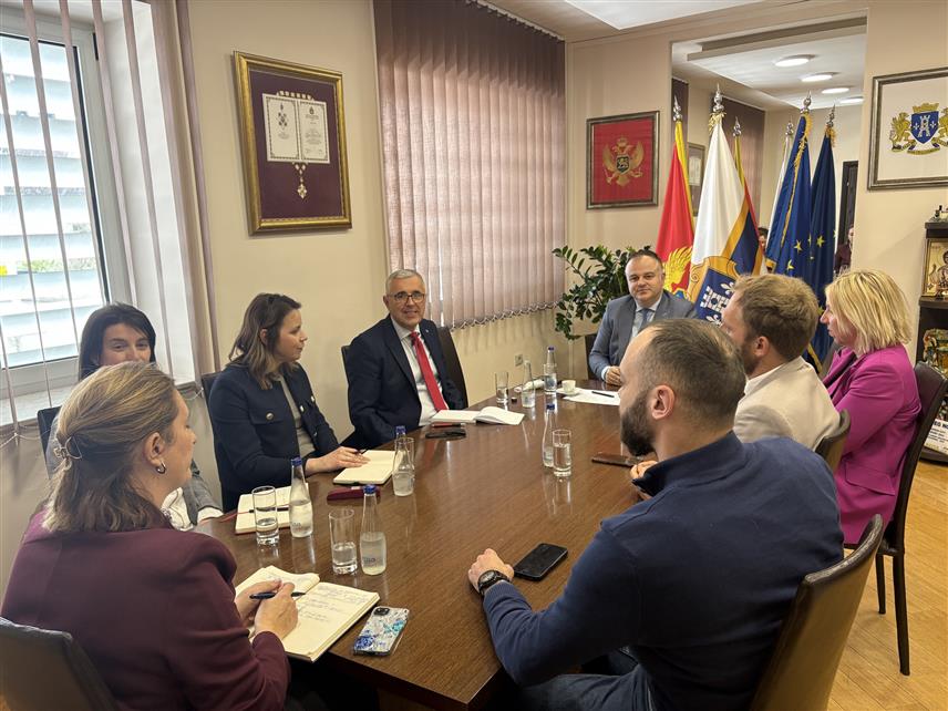 ПОДГОРИЦА, 4. МАРТА /СРНА/ - Општина Херцег Нови и Факултет за производњу и менаџмент Требиње блиско ће сарађивати како би пружили подршку високом образовању младих Новљана, договорено је на састанку представника општине и Факултета.